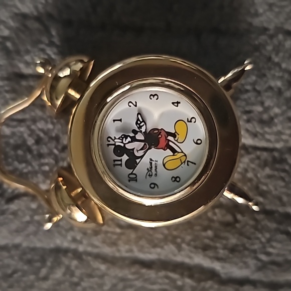 VINTAGE MINIATURE DISNEY GOLD DESIGN DESK CLOCK  COLLECTIBLE TESTED - Picture 2 of 6